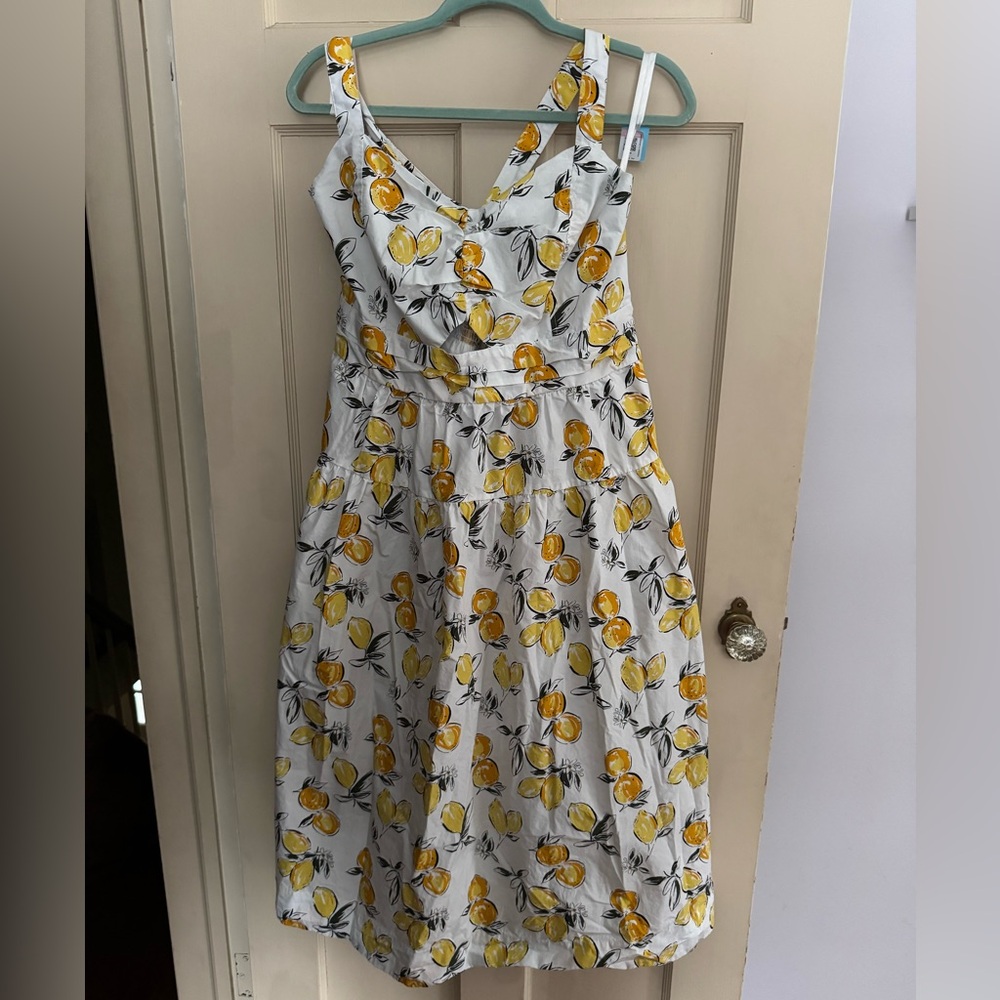Free Assembly Women's Ruched Cutout Cotton Midi Dress Lemon Print White Sundress - Picture 4 of 9